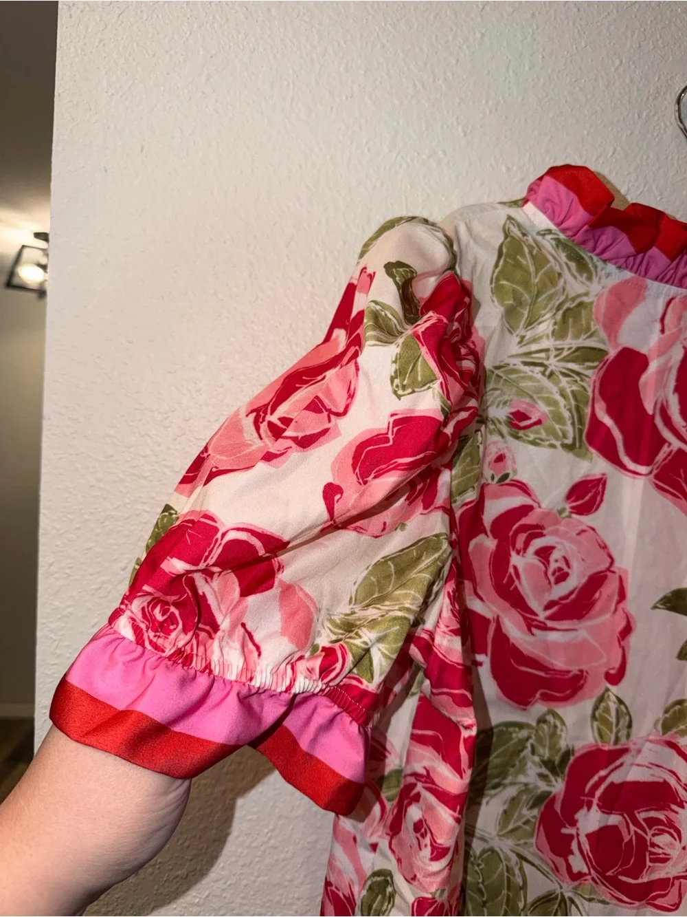Floral Print Short Puff Sleeve Ruffle Detail V-Neck Top. - Picture 6 of 6